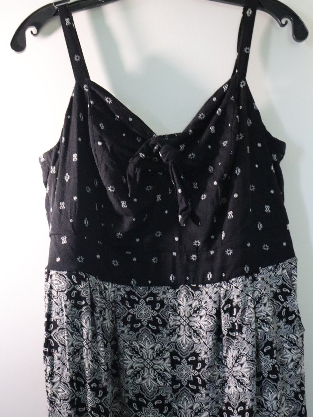 Torrid Black & White Paisley Wide Leg Jumpsuit Size 00 Boho Tie Front